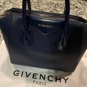 Givenchy Antigona Bag size Medium
